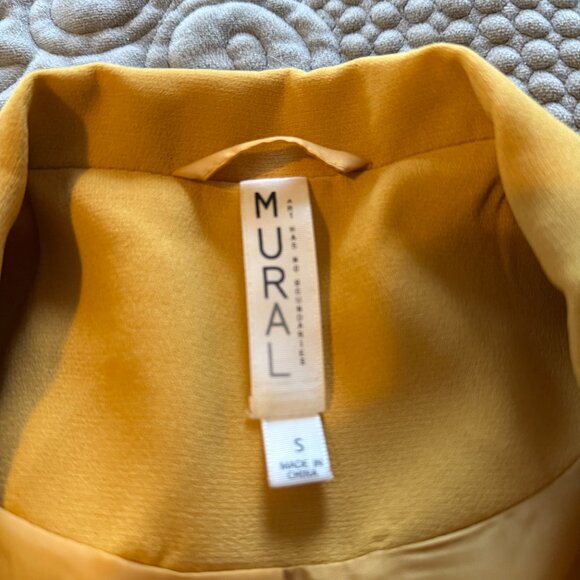 Oversized Mustard Jacket with lace-up top - Picture 7 of 11